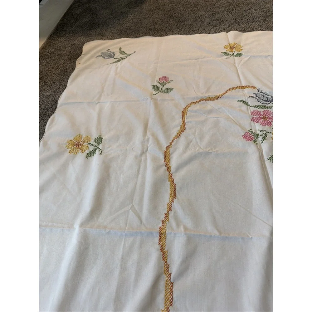 Vintage Tablecloth Hand-Embroidery Floral 50